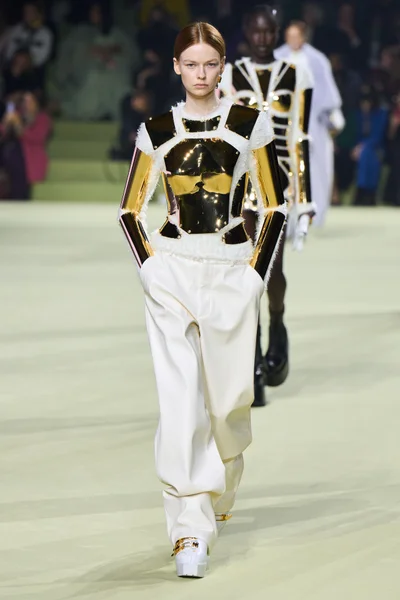 Look 9